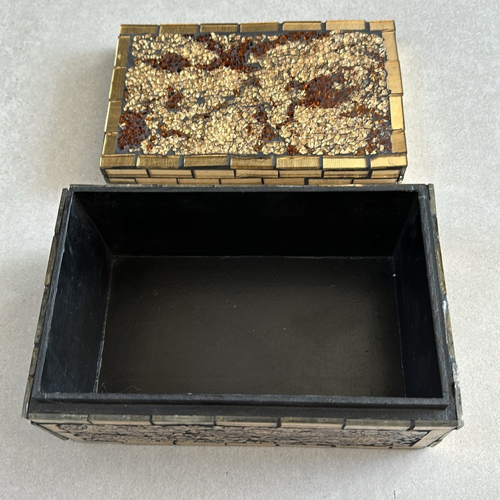 Mosaic Decorative Storage Box Gold Tones Black Lacquer On The Inside 8.5”x5”x4” - Picture 4 of 6